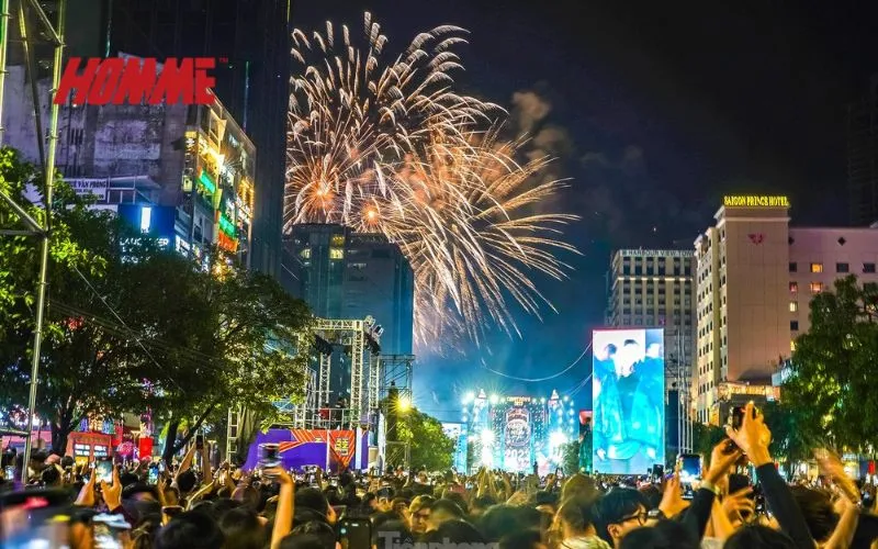 호치민시의 새해 전야: 불꽃놀이 명소 TOP 5 및 축제 정보
